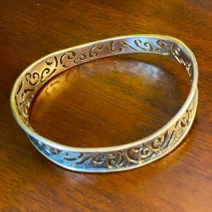 Silpada wavy oval bangle filigree oxidized sterling silver bangle bracelet. Rare